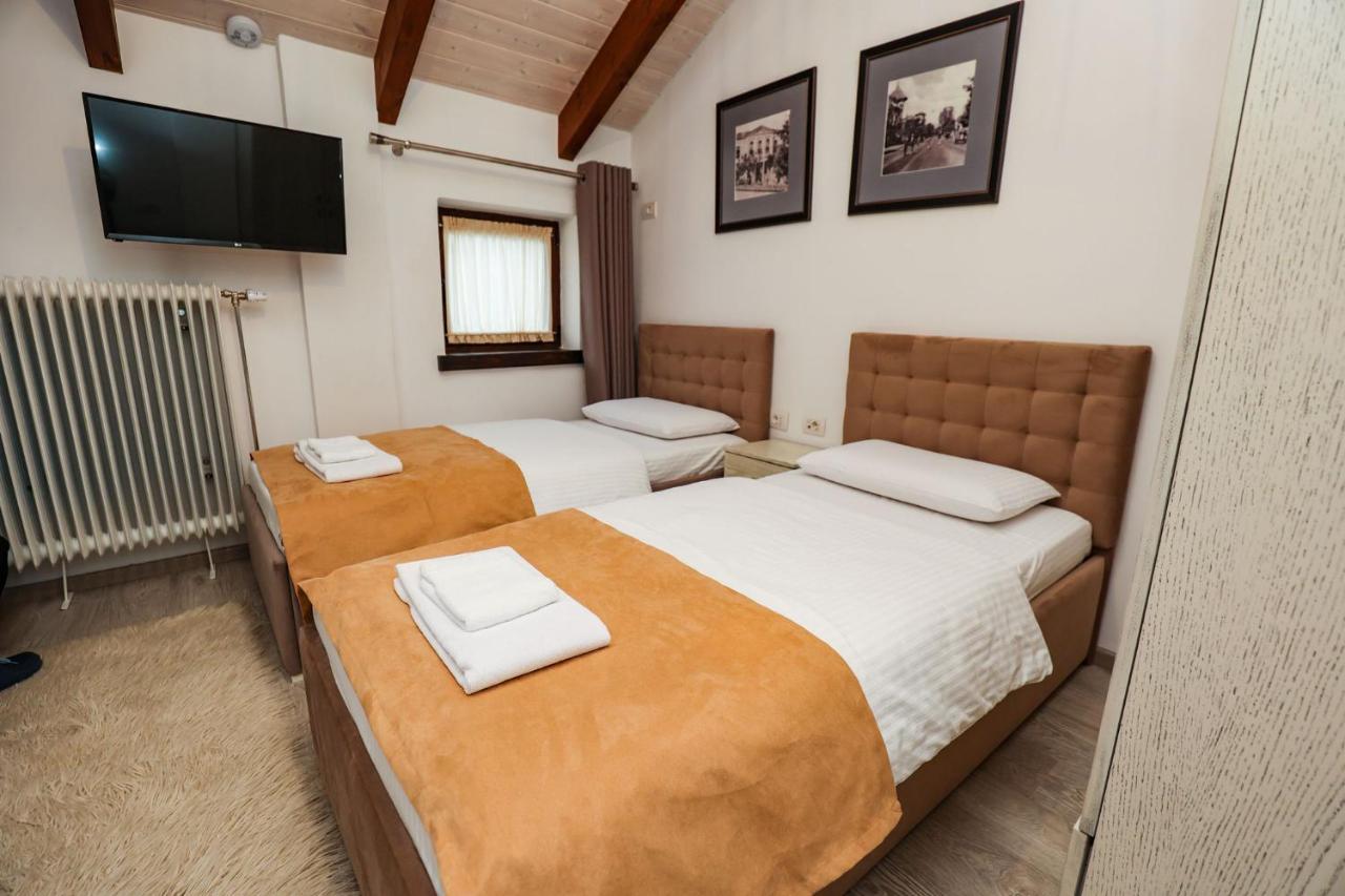 Bujtina Oxhaku Hotel Korce Exterior photo