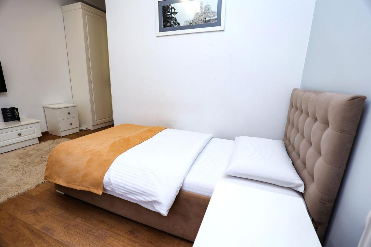 Bujtina Oxhaku Hotel Korce Exterior photo
