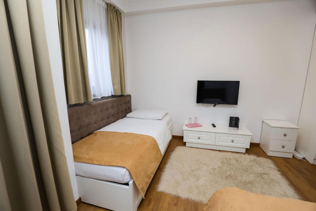 Bujtina Oxhaku Hotel Korce Exterior photo