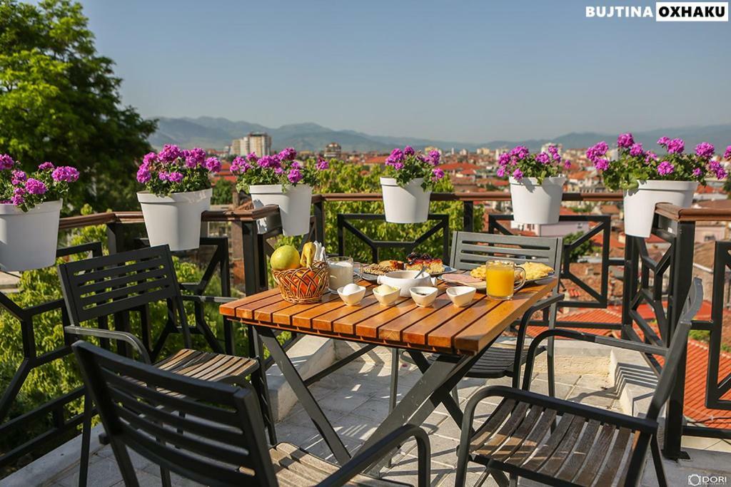 Bujtina Oxhaku Hotel Korce Exterior photo